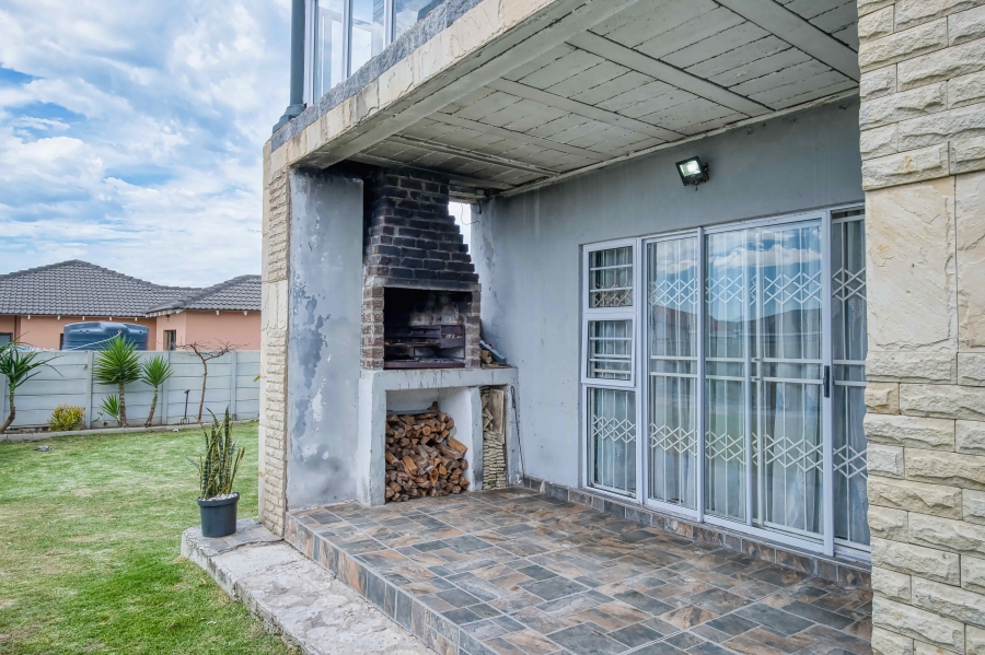 5 Bedroom Property for Sale in Fairview Eastern Cape